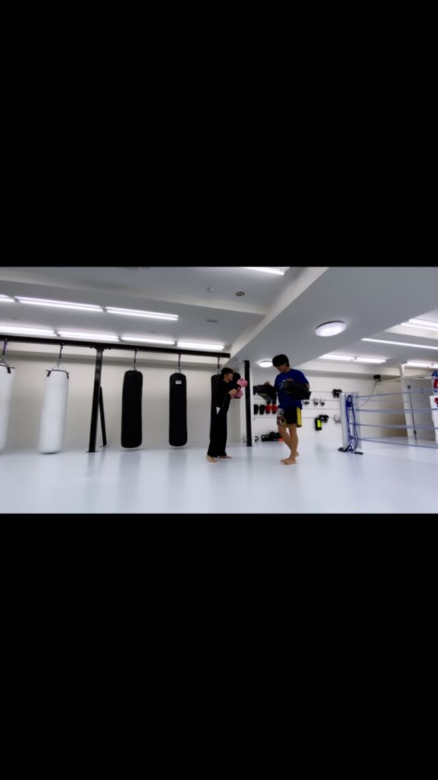 洗礼された空間で楽しくキックボクシング‼︎❤️‍🔥

「おかげさまでスタジオ数・会員数関西No. 1キックボクシングスタジオへ」

西日本最大級‼︎キックボクシング“Refinas”で輝く美ボディを‼︎✨🥊

#キックボクシング
#キックボクシング女子
#キックボクシング初心者
#kickboxing