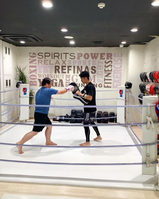 休日こそ運動を！✨🥊
『おかげさまでスタジオ数・会員数関西No.1のキックボクシングスタジオへ』

『全国に31店舗』のキックボクシングスタジオ”Refinas”で輝く美ボディを‼︎✨

#キックボクシング
#キックボクシング女子
#キックボクシング初心者
#キックボクシングジム
#キックボクシング大阪
#キックボクシング神戸
#キックボクシング京都
#キックボクシング名古屋
#キックボクシング福岡 
#キックボクシング西宮
#キックボクシング渋谷

#キックボクシング体験
#大阪　#なんば　#難波　#梅田　#西梅田　#東梅田　#阪急梅田　#心斎橋　#神戸　#三ノ宮　#京都　#烏丸　#名古屋　#愛知　#福岡  #天神  #ジム#kickboxing